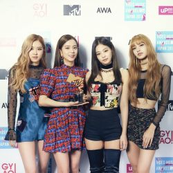 عکس من رفتم کره🥳🥳