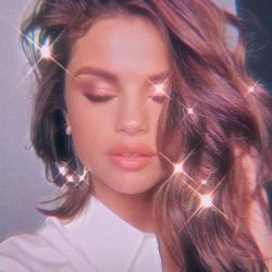 عکس فکت هایی از سلنا گومز(پارت اول)