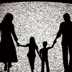 خانواده ی تو کی هست؟