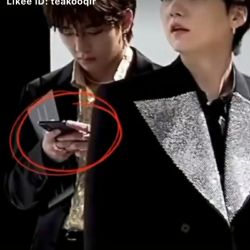 به نظرتون این کیه که ته مث جت داره بهش پیام میده؟=/😱