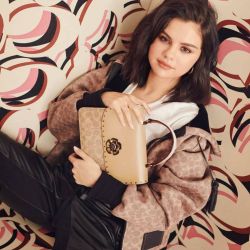 سلنا گومز😎💜