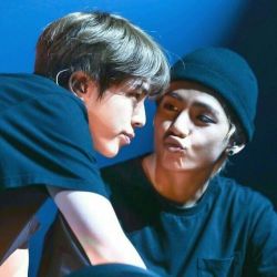 وقتی تهیونگ خوابش نمیبرد 👑