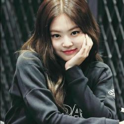 چند تا عکس کیوت از جنی 🥲🍼🖤