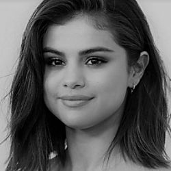 🖤فکت هایی راجب سلنا گومز💙