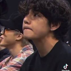 تهیونگ تو کتاب فارسی شیشم😳😳😳😳😳😳