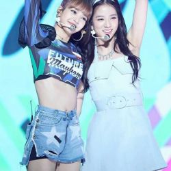 لیسا کرونا گرفته 💔