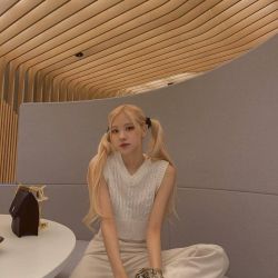 عکس 🎂Happy birthday rosei🎂