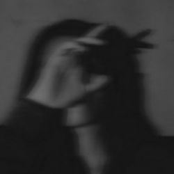 یه لحظه بیاین کارتون دارم