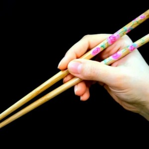 کی با  چاپستیک غذا خورده ؟؟؟؟