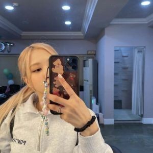 تست چندتا عکس کیوت از رزی p27😘