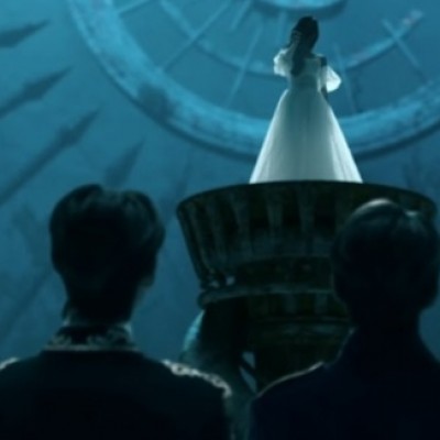 اون دختر کیه ؟