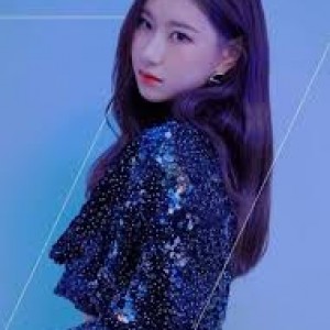 عکس کویین چهریونگ👑🦋💜💕~