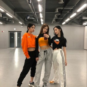 البوم The madness of love☁️💕