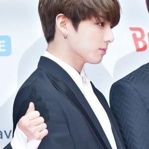 عکس جونگ کوک کیوت