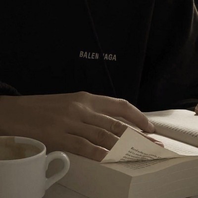 با حرف بقیه زندگی نکن....🪐