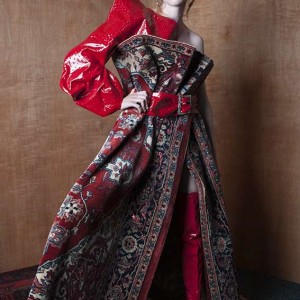 عکس طراحی لباس با فرش ایرانی!