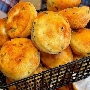 عکس طرز تهیه پیراشکی پفکی بدون فر