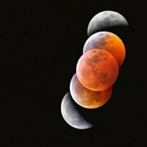 عکس چرا ماه قرمز میشود؟