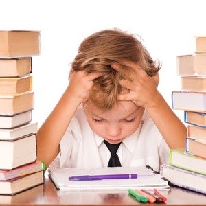 کمک به کودکان در انجام دادن تکالیف مدرسه