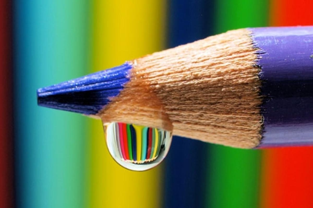 عکس مداد رنگی پلی کروم چیست؟