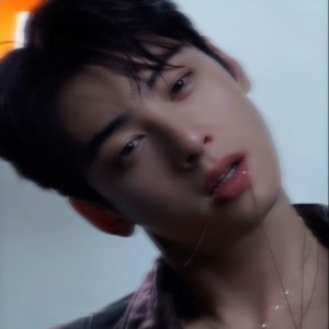 جوری بازیگر های اسیایی رو میبینیم