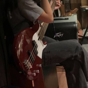 عکس من آهنگ خارجی گوش نمی دم آخه نمی فهمم چی میگن