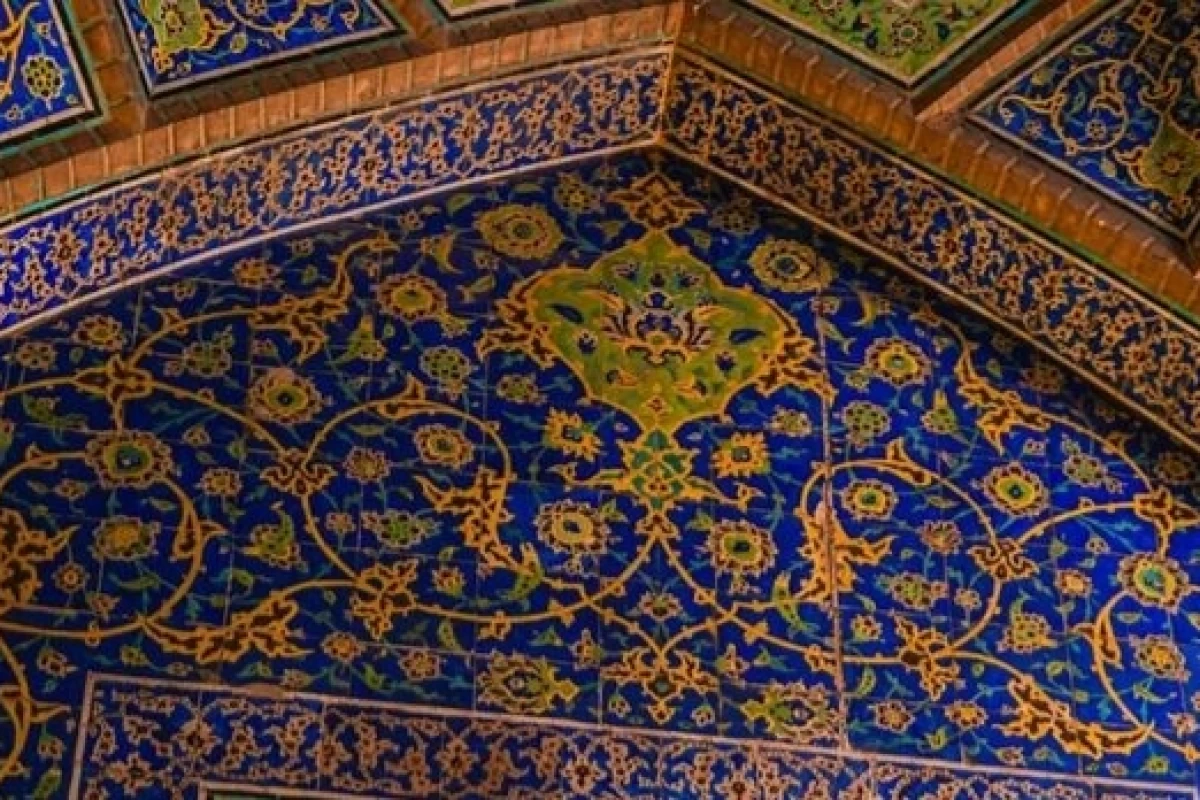 عکس نقش رنگ و نور در معماری ایرانی