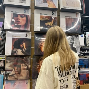 عکس بیو از تیلور سوئیفت ✨🛐