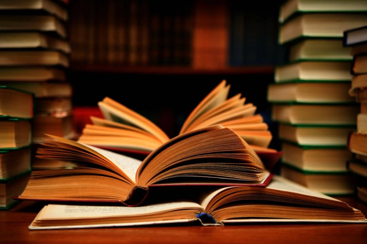 عکس با ۱۰ سوال ساده بفهم چه کتابی باید بخونی!