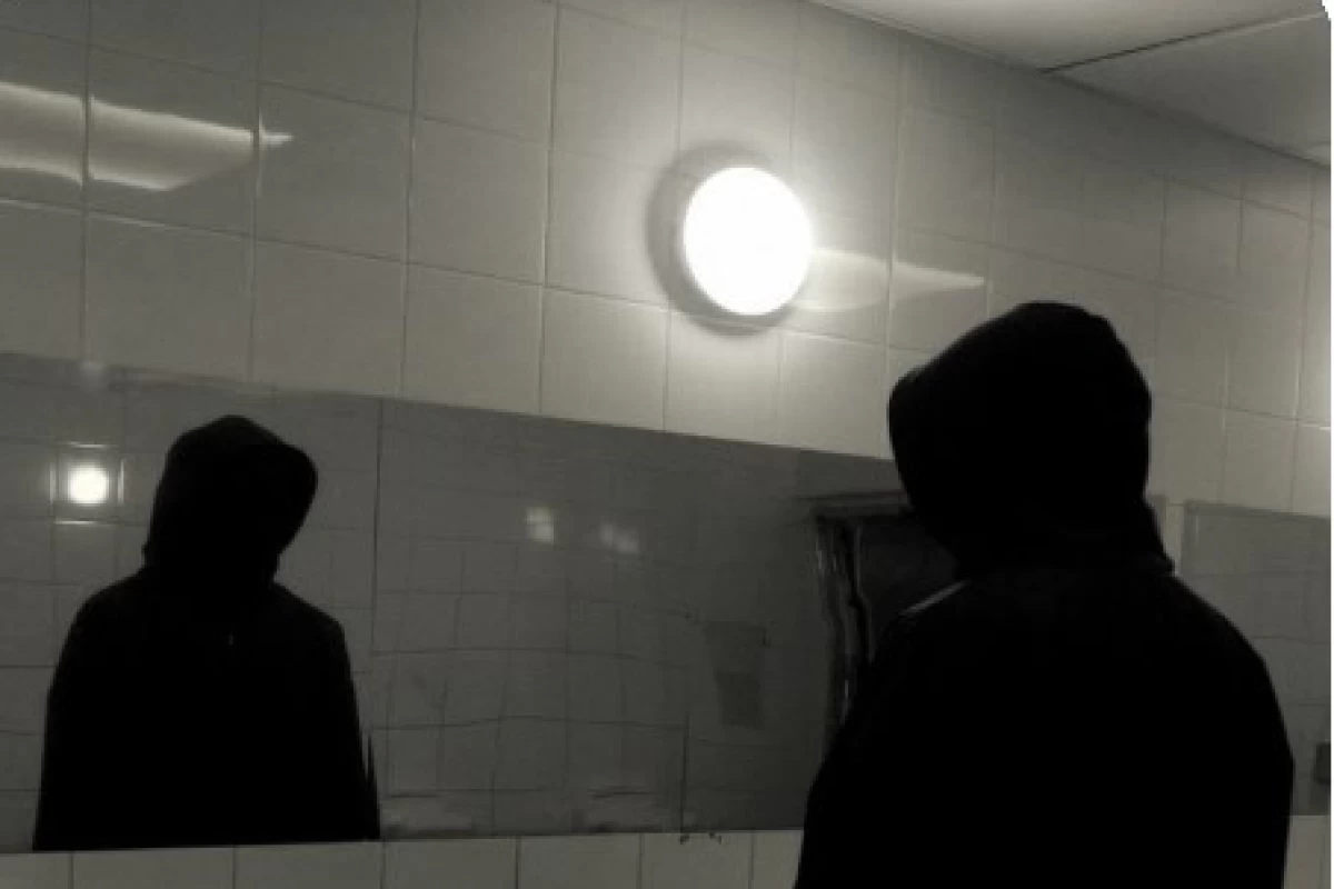 عکس خستگی از خود بودن