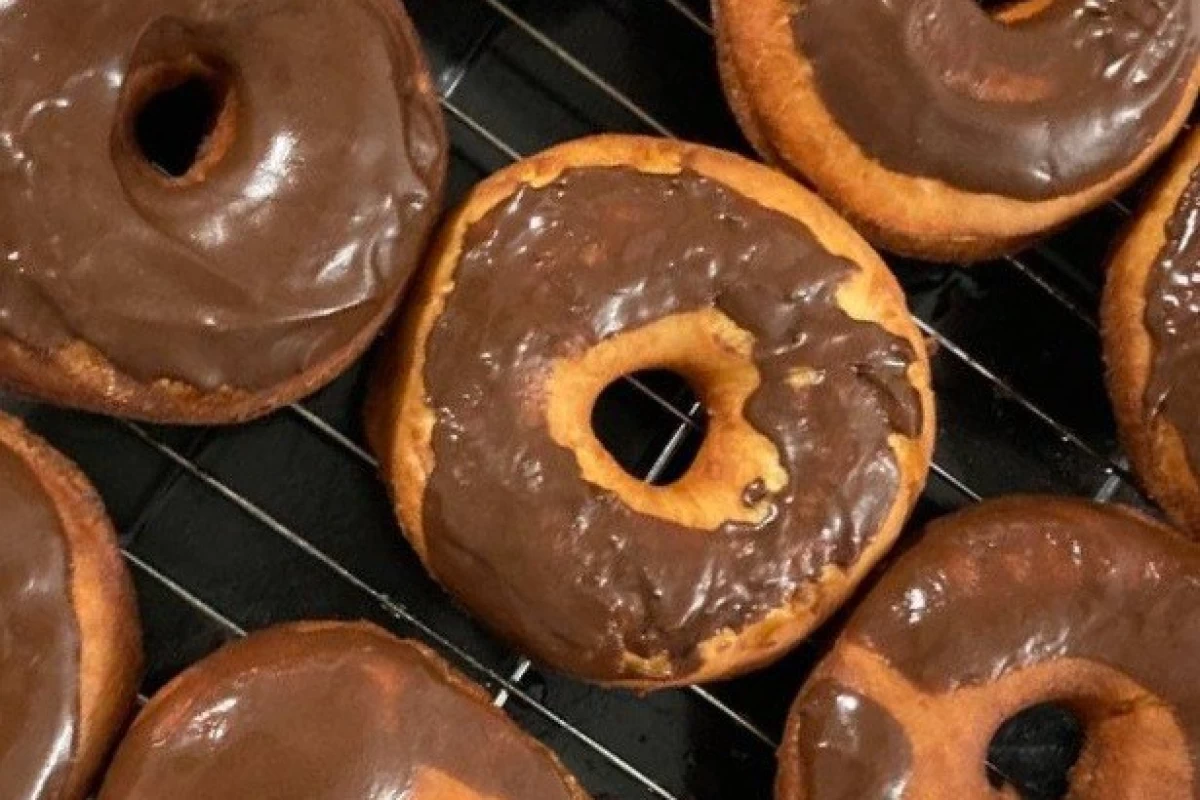عکس طرز تهیه دونات شکلاتی