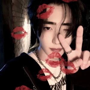 عکس 𝖺𝖻𝗈𝗎𝗍 𝖱𝗈𝖺𝗇