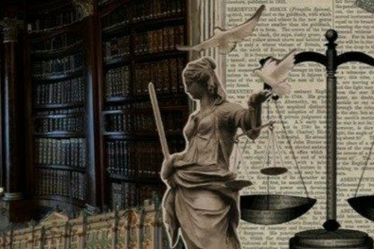 عکس روث گینزبرگ: نبردی به ظرافت چکش قاضی.