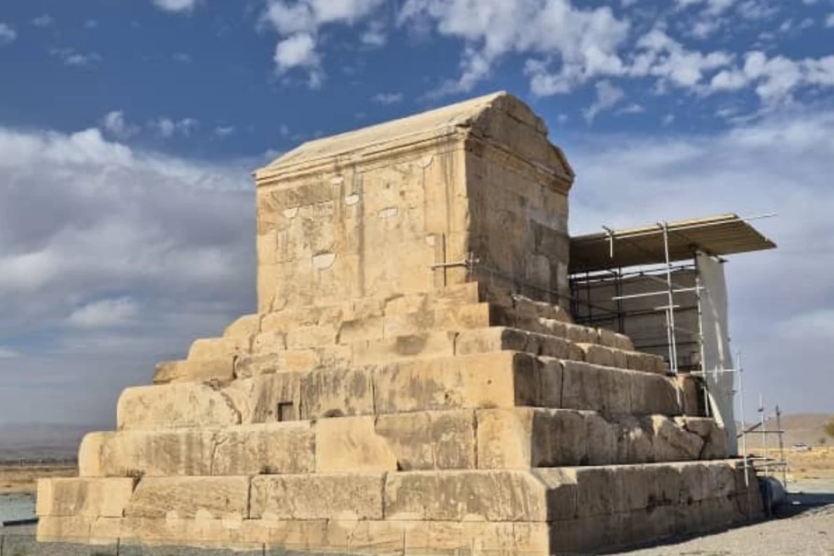 عکس من کوروش، شاه هخامنشی (ولاگ)