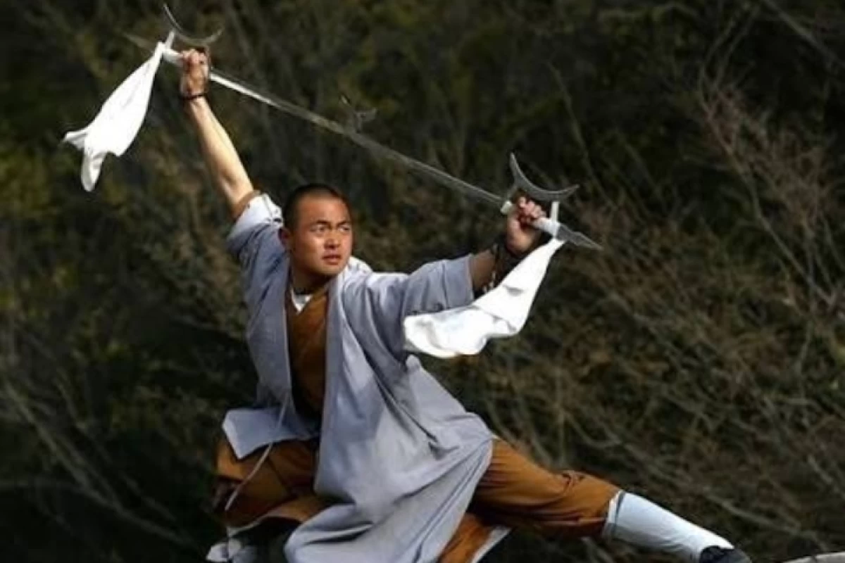 عکس تاریخچه شمشیر قلاب دار