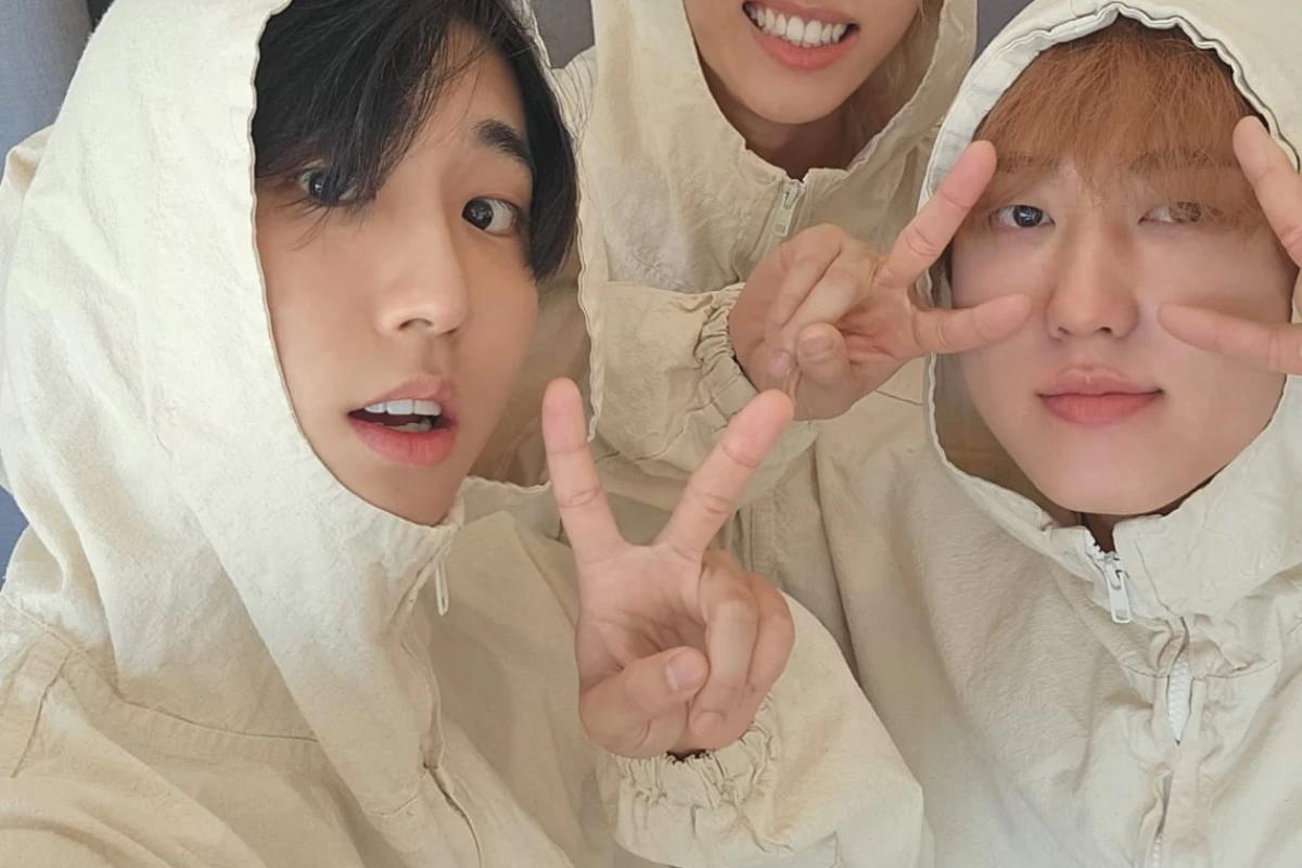 عکس اگه بی تی اس و استری کیدز باهم حرف میزدن...▪