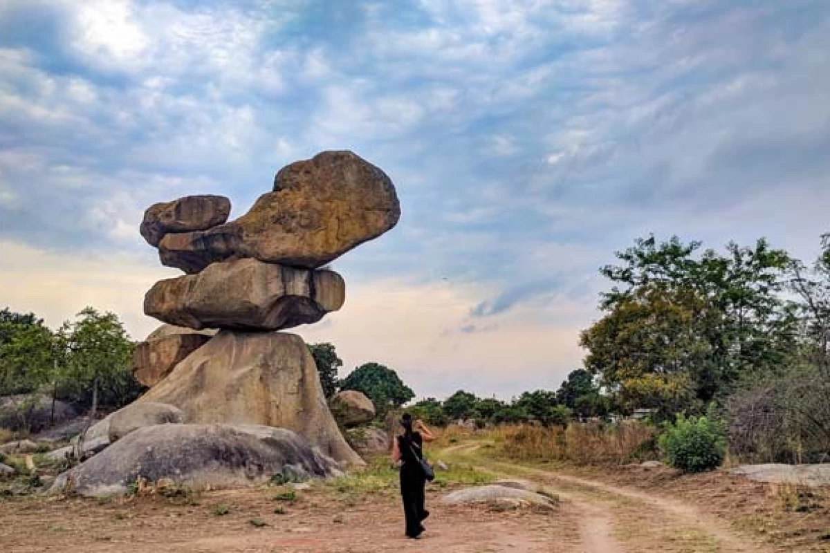 عکس صخره هایی که نمی افتند.
