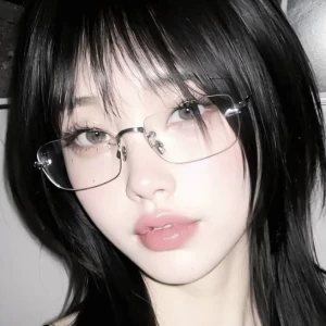 عکس 𝖪𝖺𝗋𝗂𝗇𝖺 کیست؟