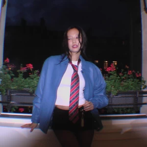 عکس ? ᴡʜᴏ ɪꜱ ꜱʜᴇ