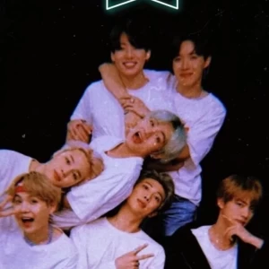 عکس هر کسی با روشهای خودش از واقعیت زندگی فرار میکنهxبی تی اس