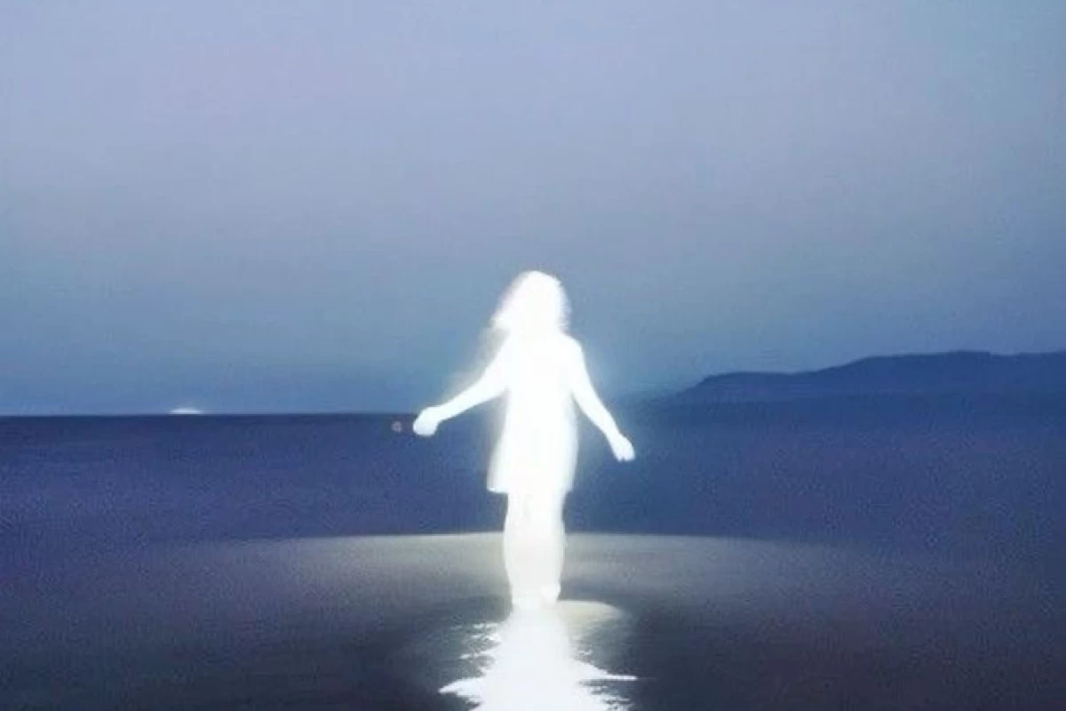 عکس پدیدهٔ درخشش زیستی در بدن انسان