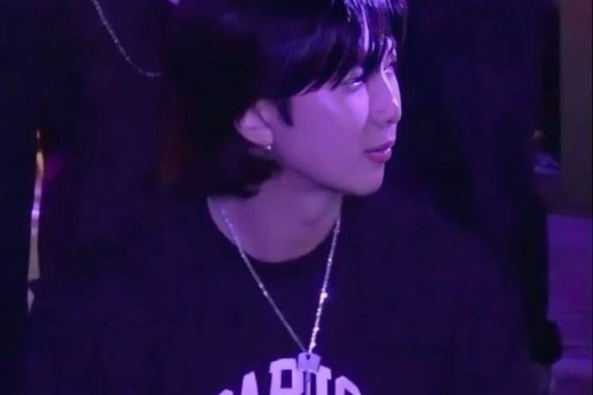 عکس اتفاقی که توی لایو نامجون افتاده(: