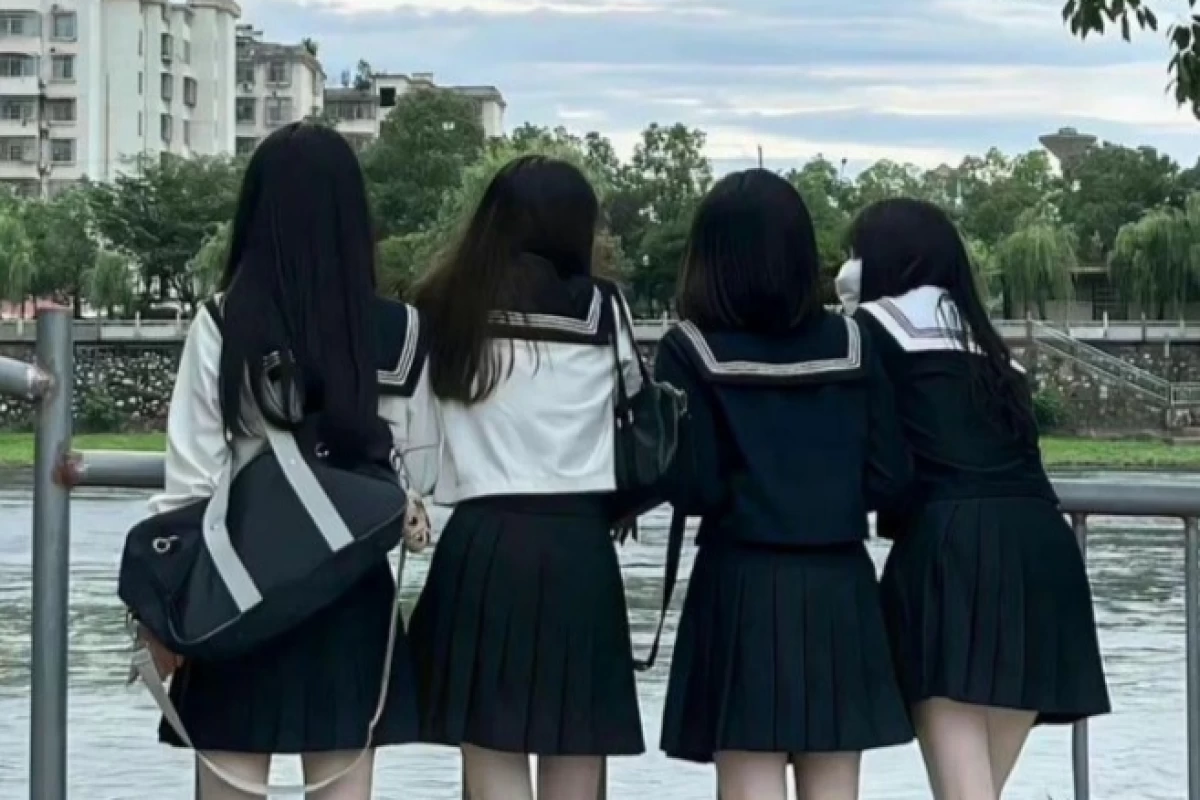 عکس این کاربرا کنار هم>>