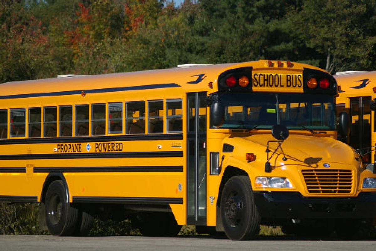 عکس چرا اتوبوس های مدارس آمریکا زرد رنگ هستند؟