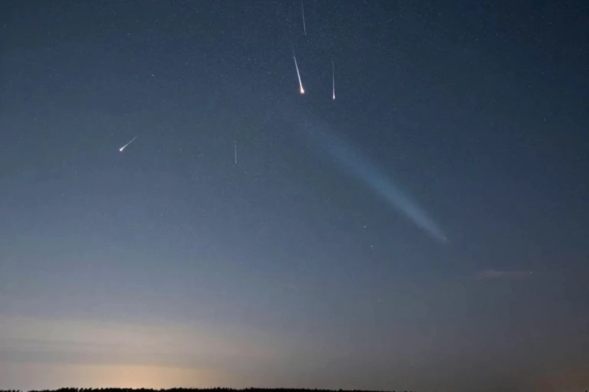 عکس ستاره دنباله‌دار🔭