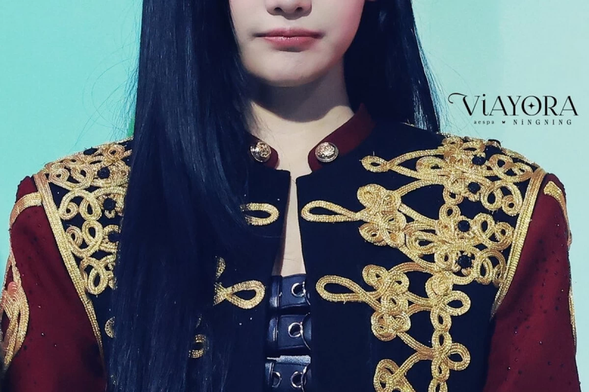 عکس ایدلا و شاهنامه؟