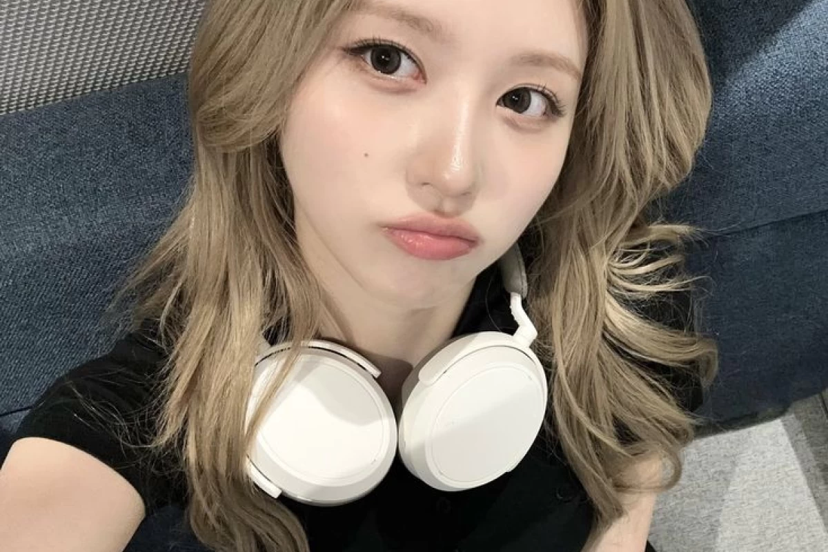 عکس شخصیت انیمه ای اعضای ایو