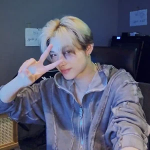 عکس . 𝒜𝑟𝑖 .