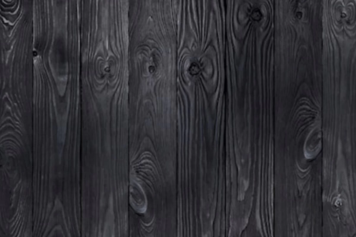 عکس دریاچه‌ی یخ زده