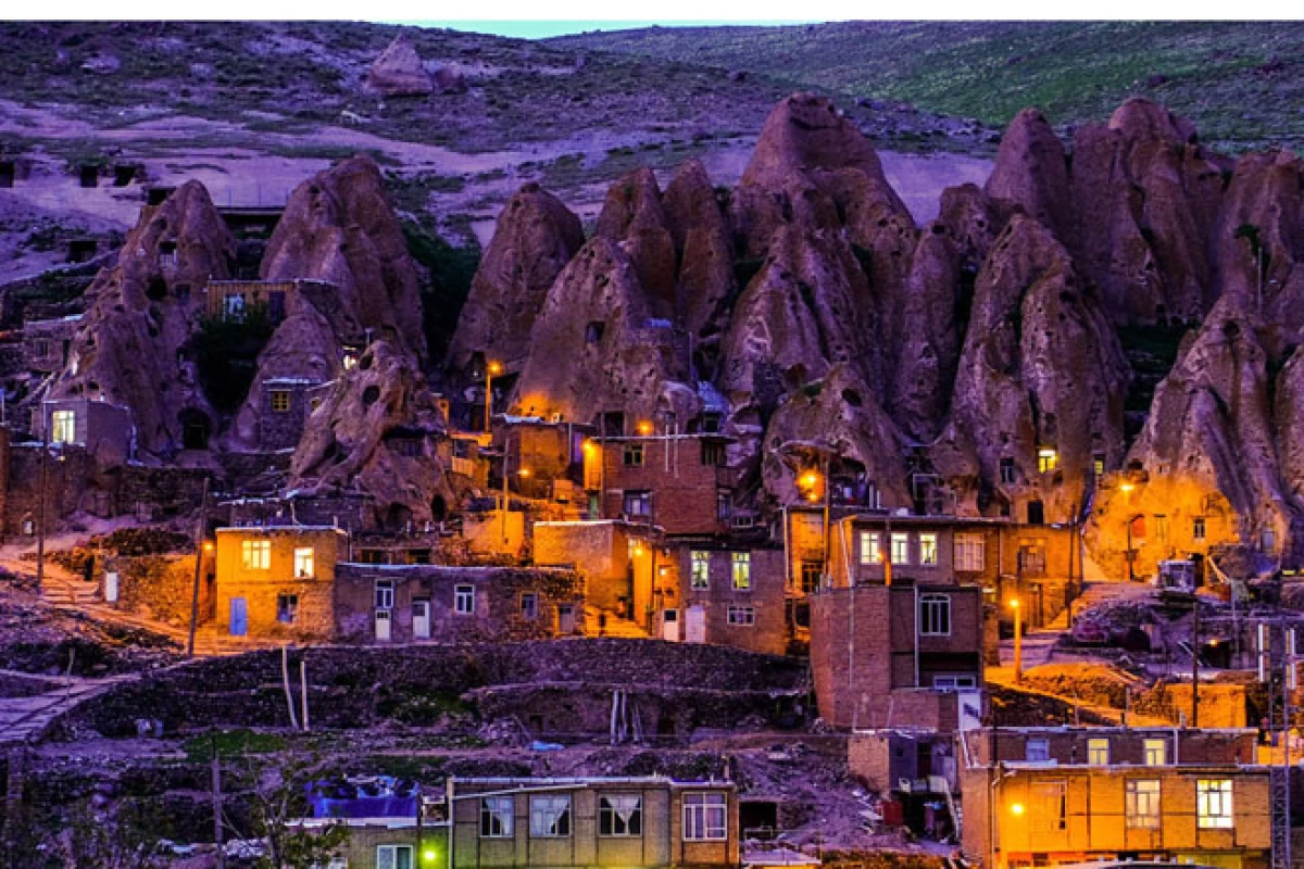 عکس جاذبه هایی با مناظر فرازمینی